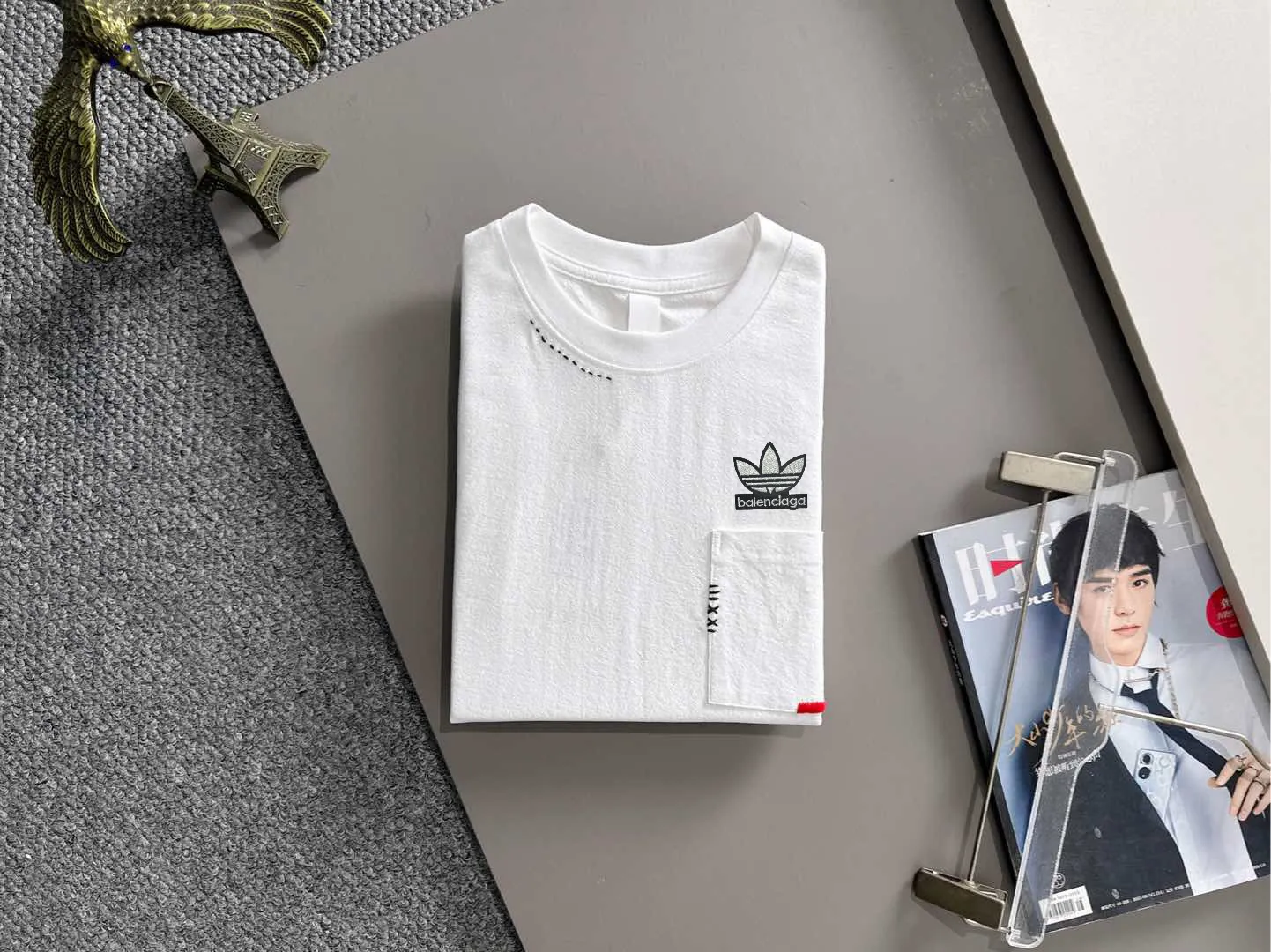 Paris Clover High Quality 26ss New Arrival men's short-sleeved T-shirt is made of combed cotton yarn-spun cotton fabric, no pressure when entering and exiting the counter. Exclusive control of raw materials. It feels substantial when weighed, and the upper body is more textured than ordinary T-shirts. This texture can handle the weather easily and is suitable for both hot and cold! Designed for a loose fit. Size: M to 4XL